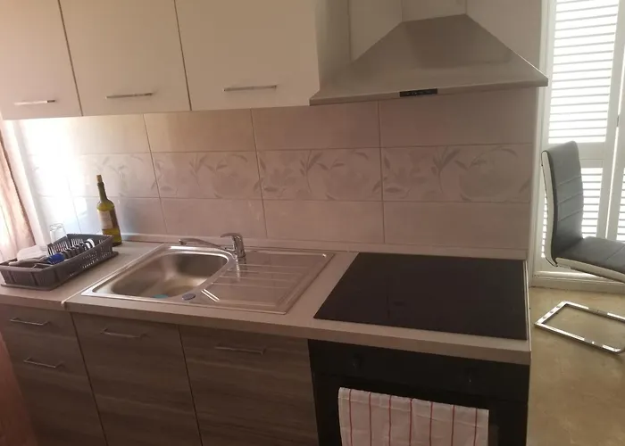 Marko 3 Bedrooms Apartment Pula
