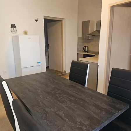 Marko 3 Bedrooms דירה פולה