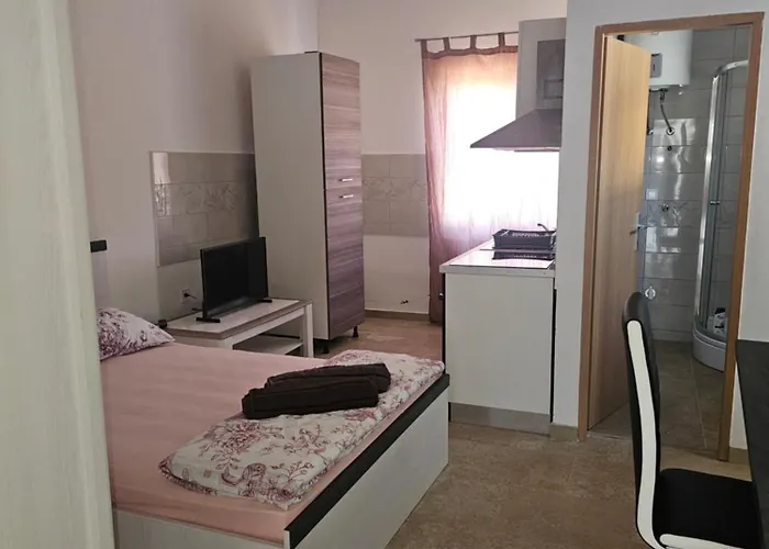 Marko 3 Bedrooms * Pola